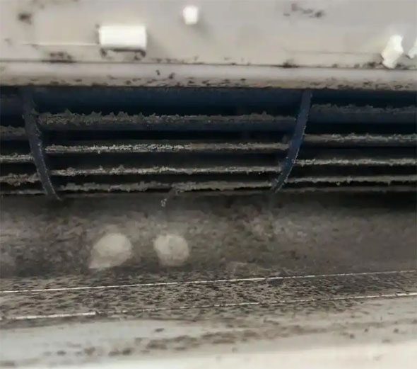 麦积空调吹的风有股烧焦味是怎么回事